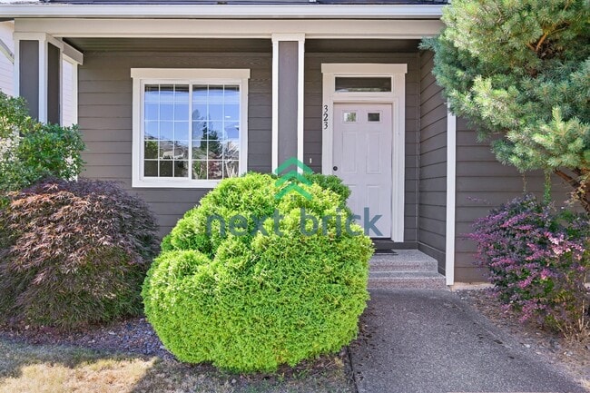 Photo - "Charming 3-Bed Oasis with 2.5 Baths in Prime Renton Location - Spacious layout!"