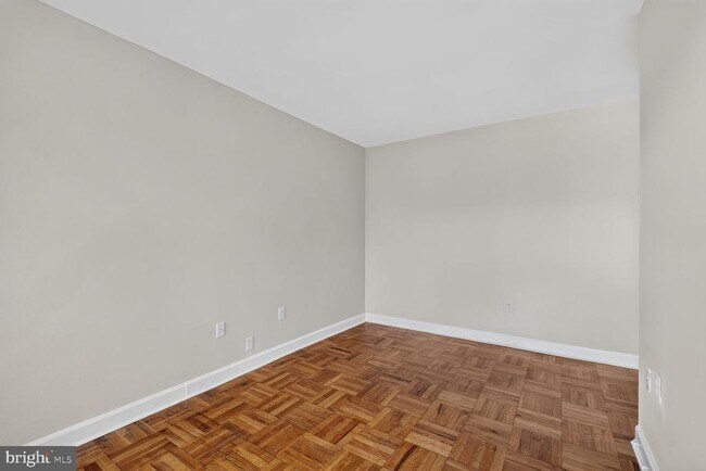 Photo - 1111 Arlington Blvd Unit 913
