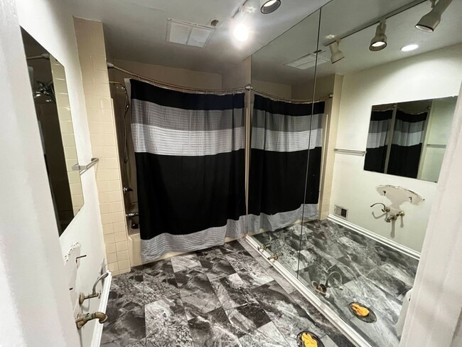 Photo - 2120 E Carson St Unit Front