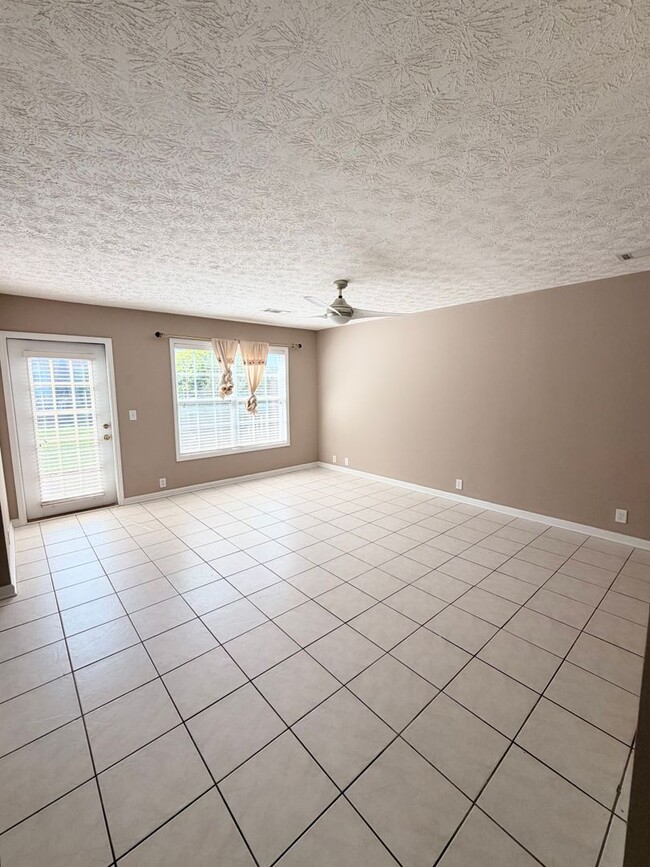 Photo - 1477 N Donahue Dr