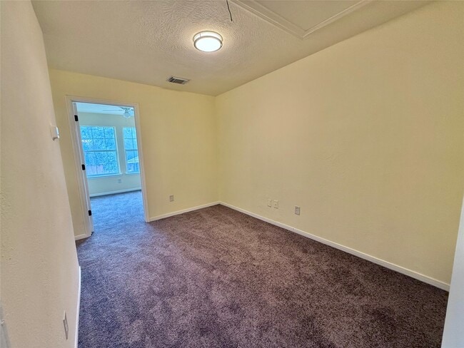 Building Photo - 4748 Clover St Rental