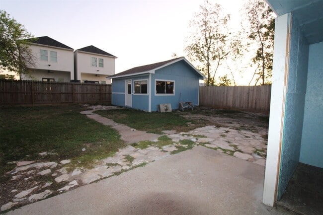 Building Photo - 6631 Castlebay Dr