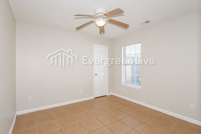 Photo - 261 Gracewood St