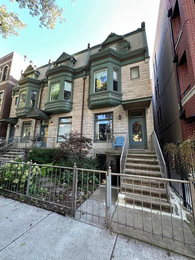 Building Photo - 957 W Montana St Unit 1W