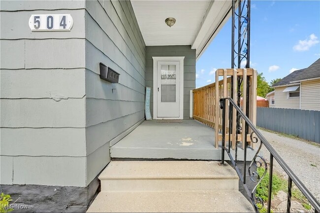 Photo - 504 W 21st St