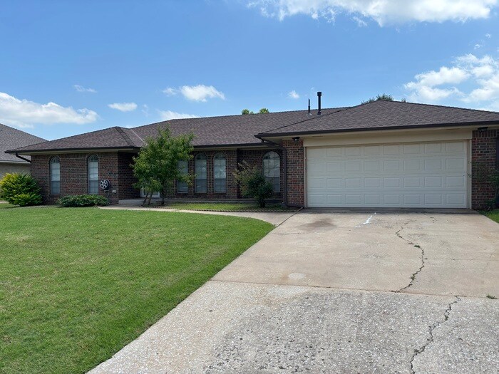 Large Home in NW. OKC, . Putnam City Schools - Large Home in NW. OKC, . Putnam City Schools