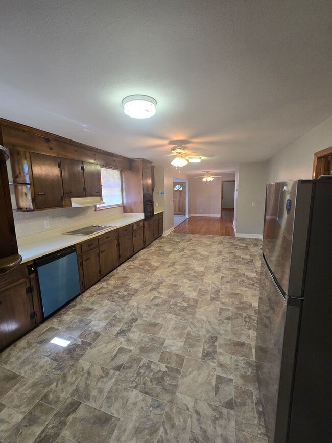 Photo - 1210 Oakwood Dr