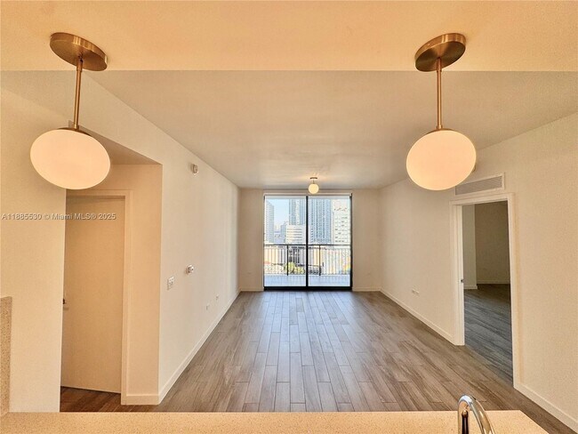 Photo - 999 SW 1st Ave Unidad 1811