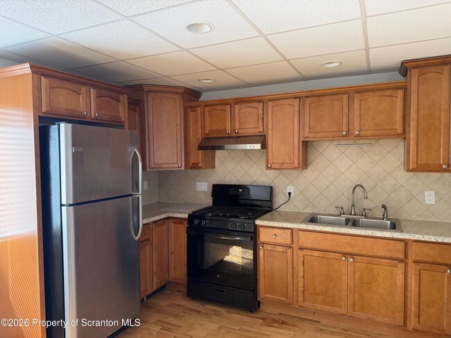 Photo - 442 Larch St