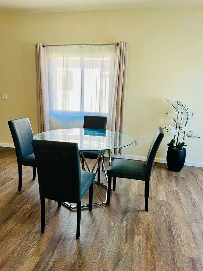 Photo - 314 N 6th St