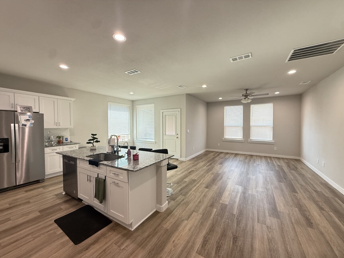 Photo - 2207 Matheson Dr