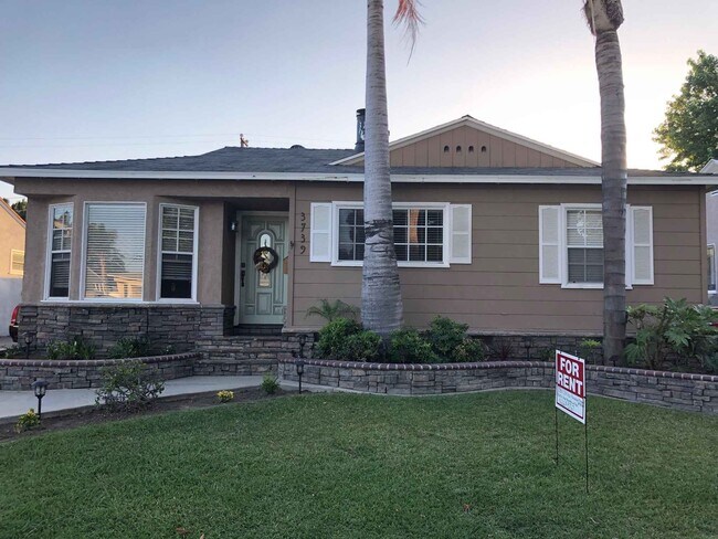 Photo - 3739 Snowden Ave