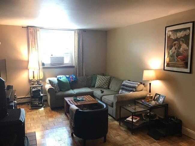 Building Photo - 99 W Fourth St Unit 1B