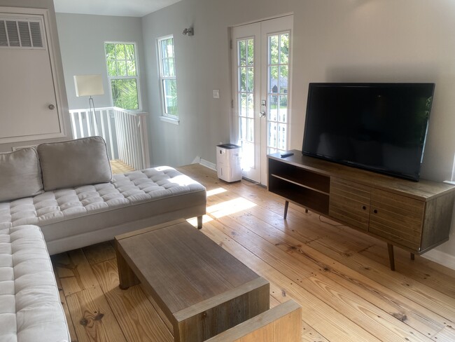 Photo - 523 E Livingston St