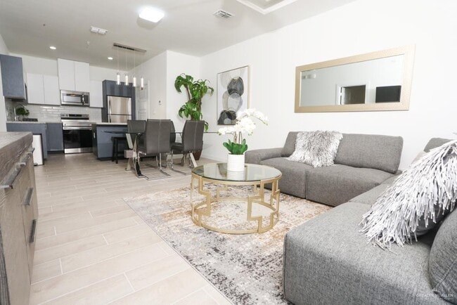 901 E Yuma Ave Unit 1807