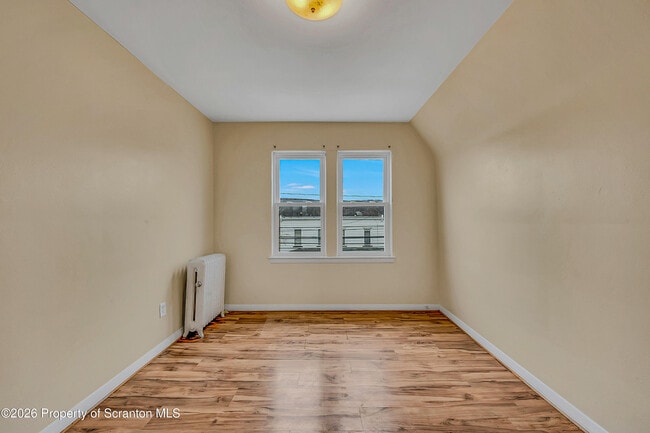 Photo - 402 Scott St