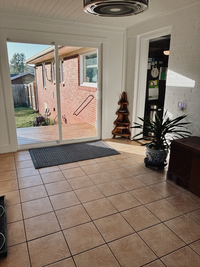 Photo - 6946 Hickory View Ln