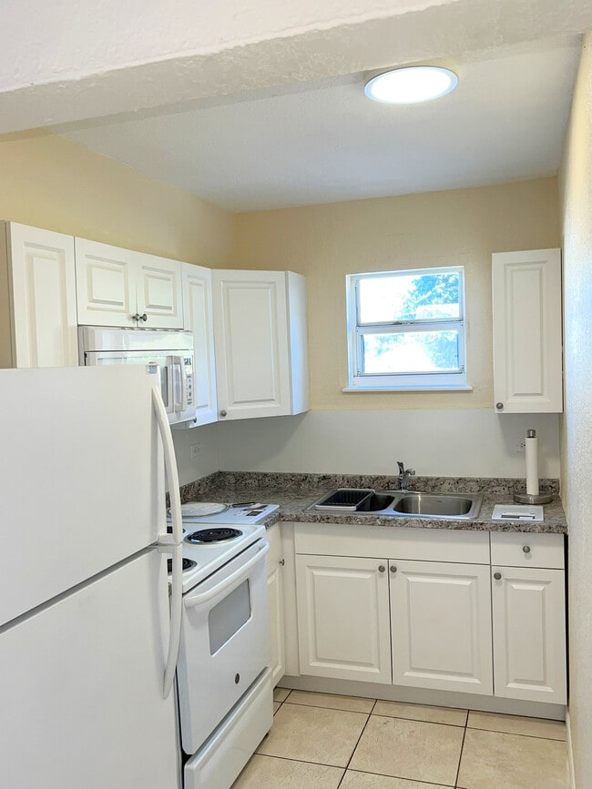 Kitchen - 774 NW 41st St