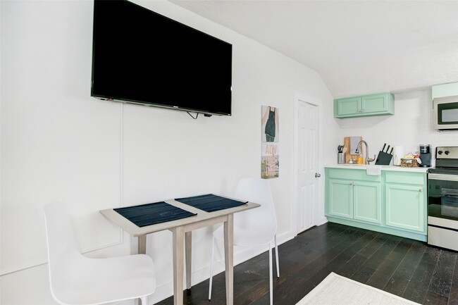 Photo - 215 Hyde Park Blvd Unit A