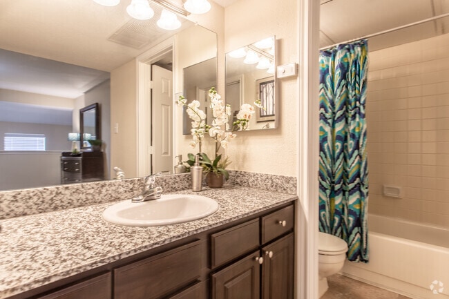 1 Br, 1.5 Ba - 800 SF -Bathroom