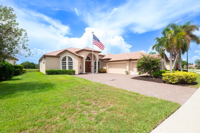 Photo - 923 SW Grand Reserves Blvd