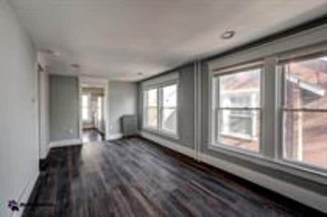 Photo - 255 W Union St