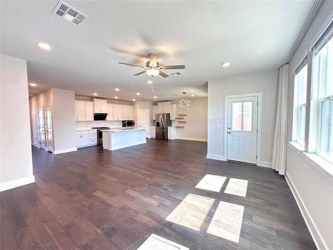 Photo - 15701 Ellinger Dr