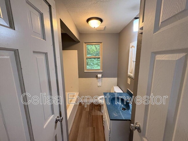 Photo - 1419 Huestis Ave