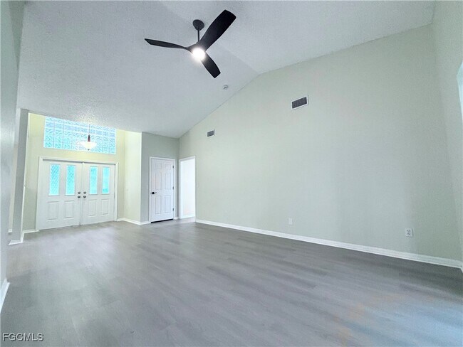 Photo - 2200 SW 40th St