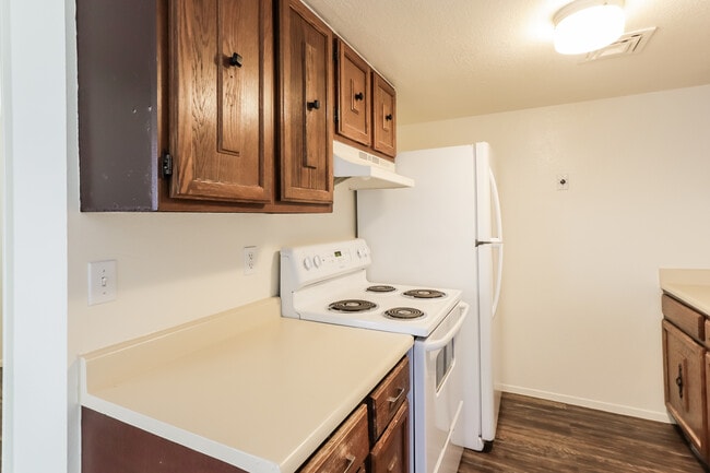 Building Photo - Alvernon Plaza