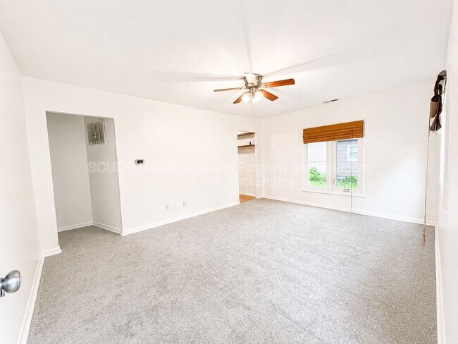 Photo - 8400 Greenwood Rd