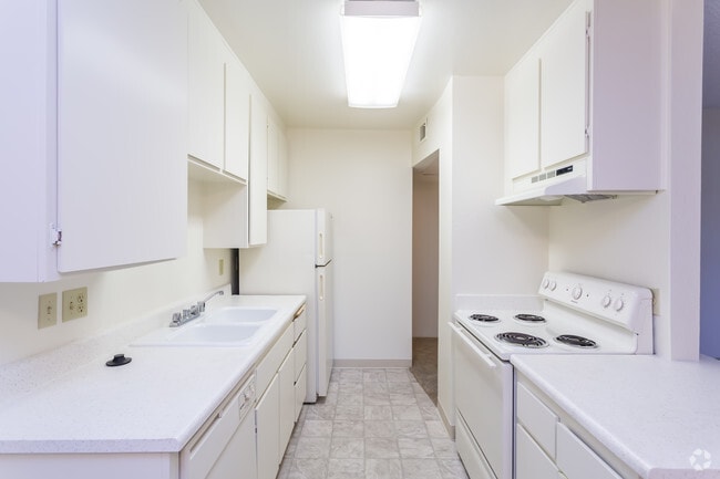 1 BR, 1 BA - 650 SF