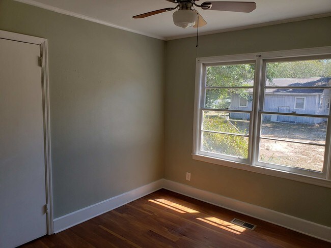 Photo - 310 Broad St