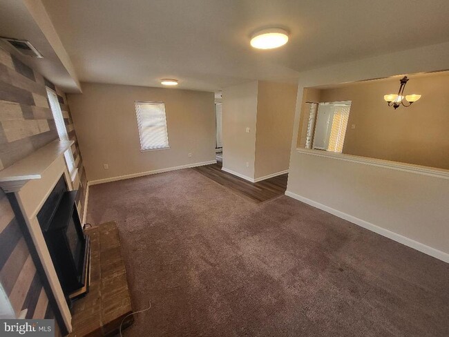 Photo - 24 Hollybrooke Dr