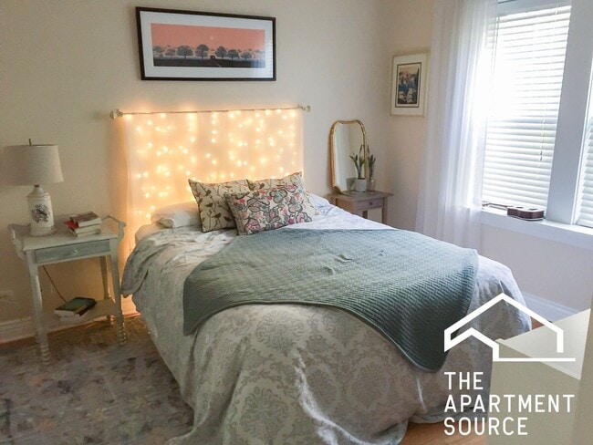 Photo - 4865 N Hermitage Ave Unit 3W