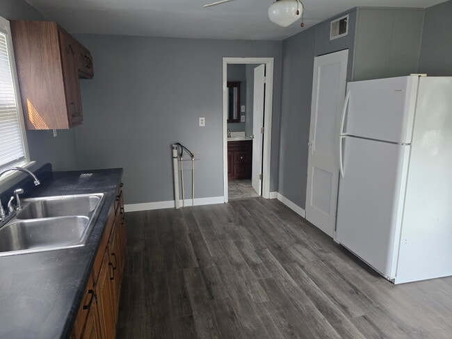 Photo - 3807 Chalmers Ave