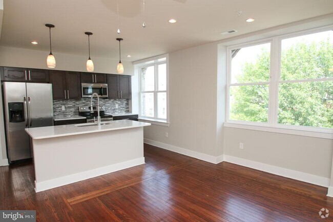 Building Photo - 400 S 45th St Unit 4B Rental