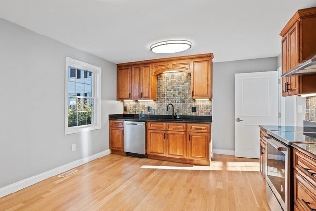 Photo - 144 Lincoln Rd Unit 1