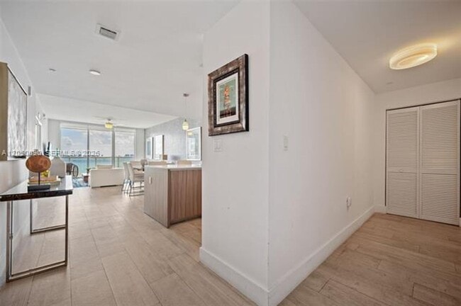 Photo - 600 NE 27th St