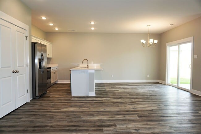 Photo - 3 Bedroom, 2 Bath Home in Valley View- PRE...