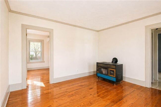 Photo - 111 Johnson St