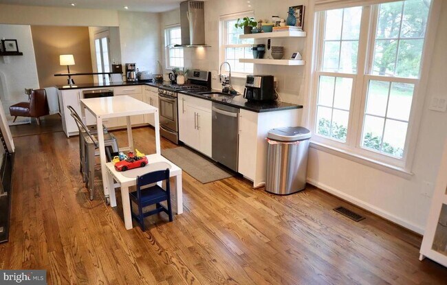 Photo - 15826 Anamosa Dr