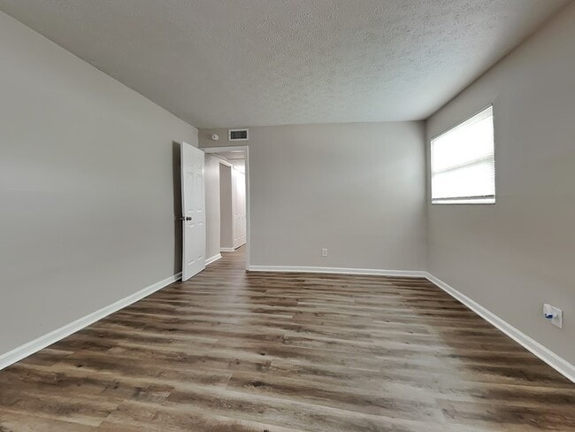 Photo - 2318 Burpee Dr W