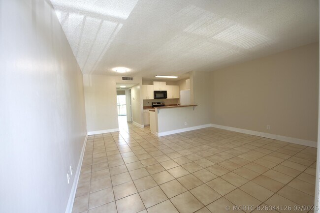 1523 Meadows Cir