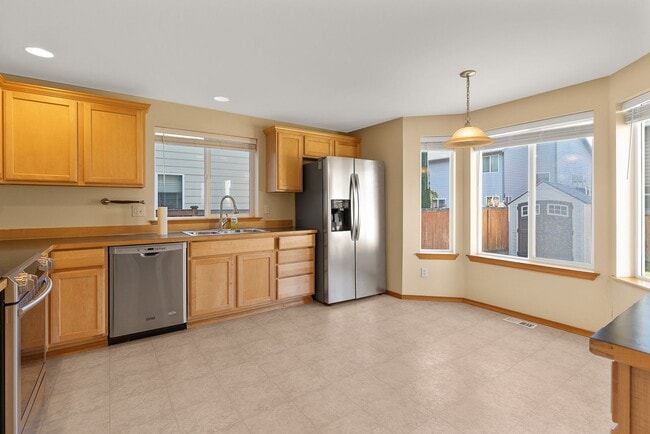 Photo - Beautiful 4 bedroom 2.5 bath in Maple Valley