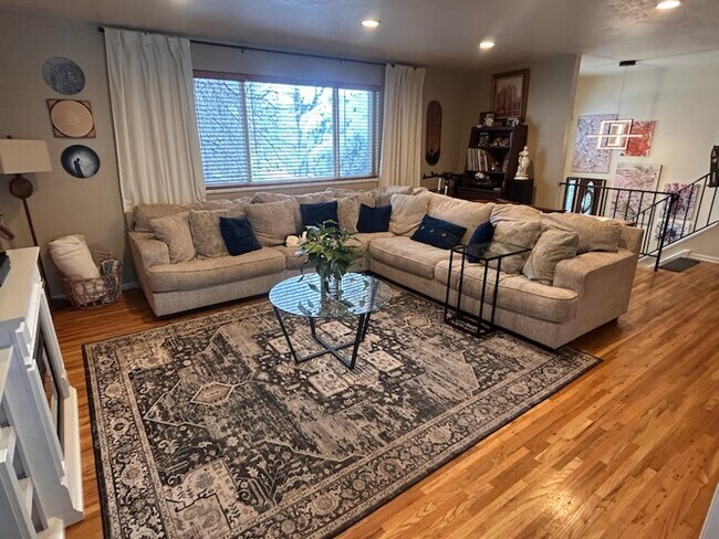 Photo - 631 Virginia St