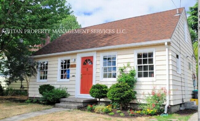 Building Photo - Beautiful 3BR/2BA Home in NE Portland | 1,600 Sq Ft | Private Fenced Yard | W/D Included Unit A (main house)