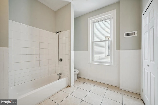 Photo - 2014 W Oxford St