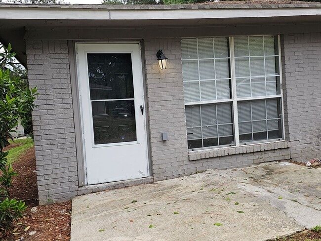 Building Photo - Lawrence Rd 227-229 (Duplex) Unit Lawrence Rd 227