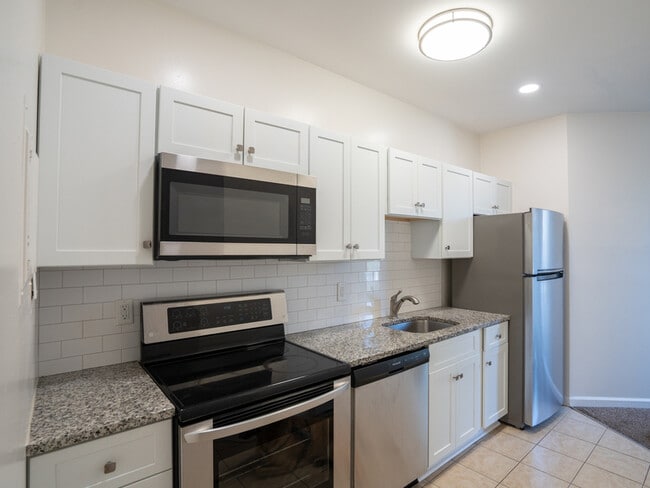 Building Photo - 273 Hudson Ave Rental